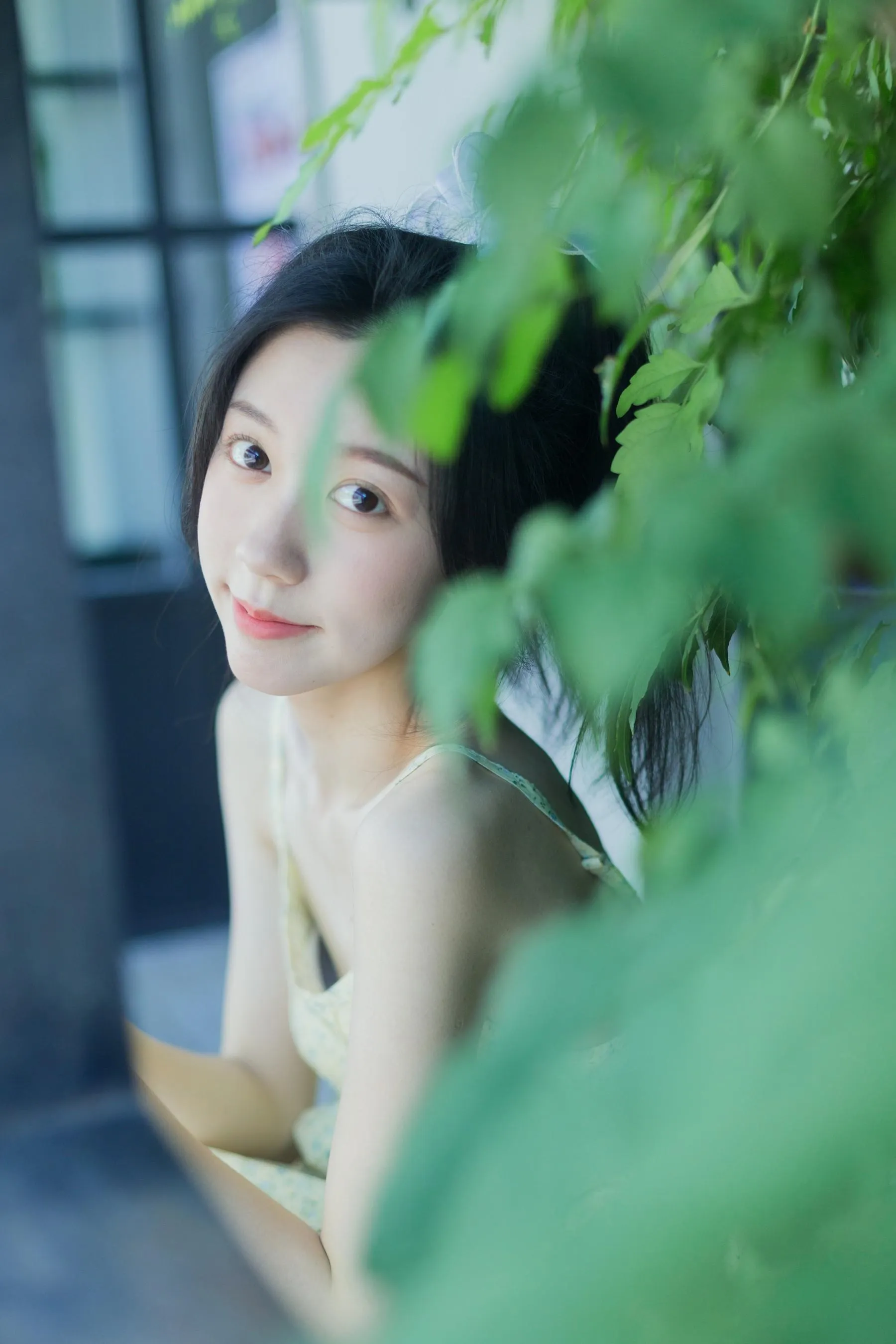 [YITUYU艺图语]2022.08.18 夏日凌霄 饲猫少女- [33P]插图2